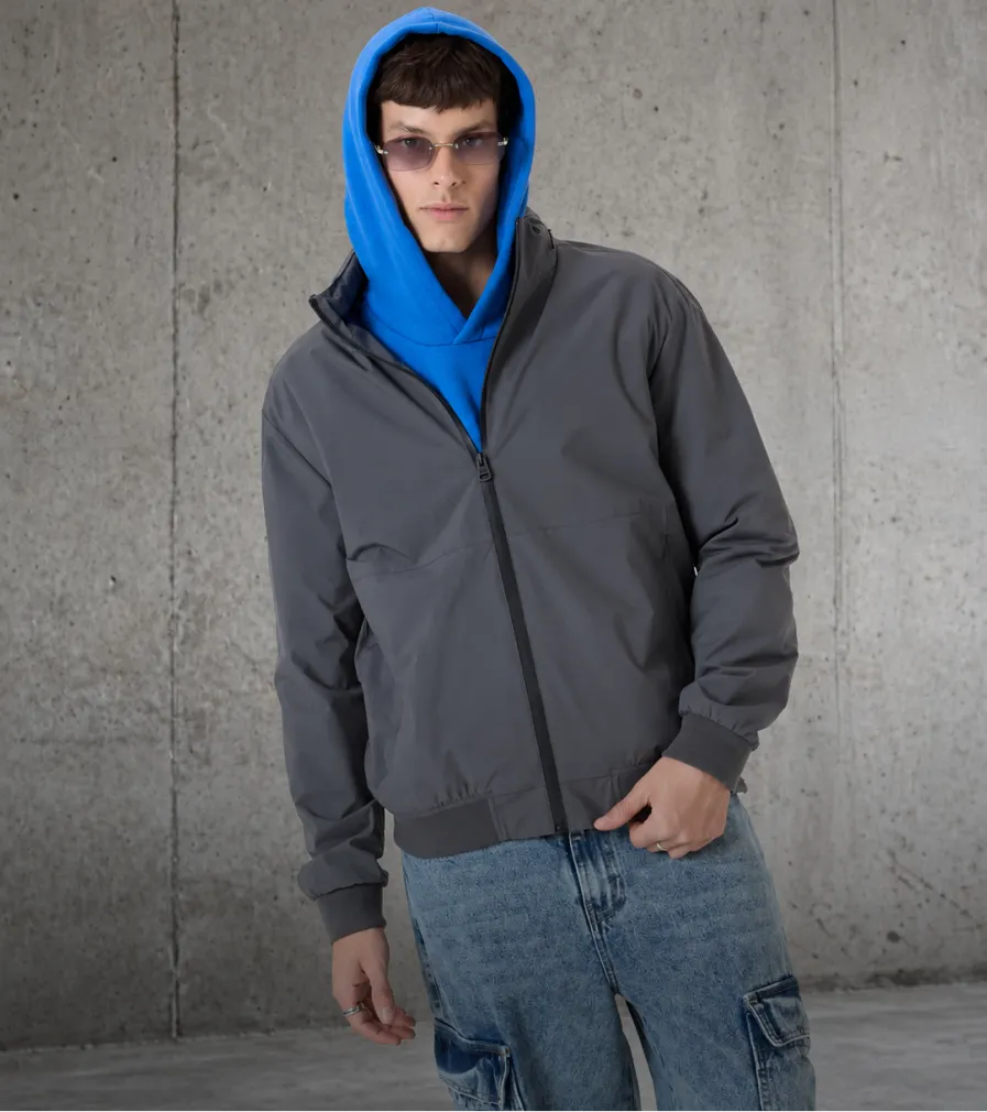 SEP2_PW_LOOKS-LLUVIA_HOMBRE-DESK.webp